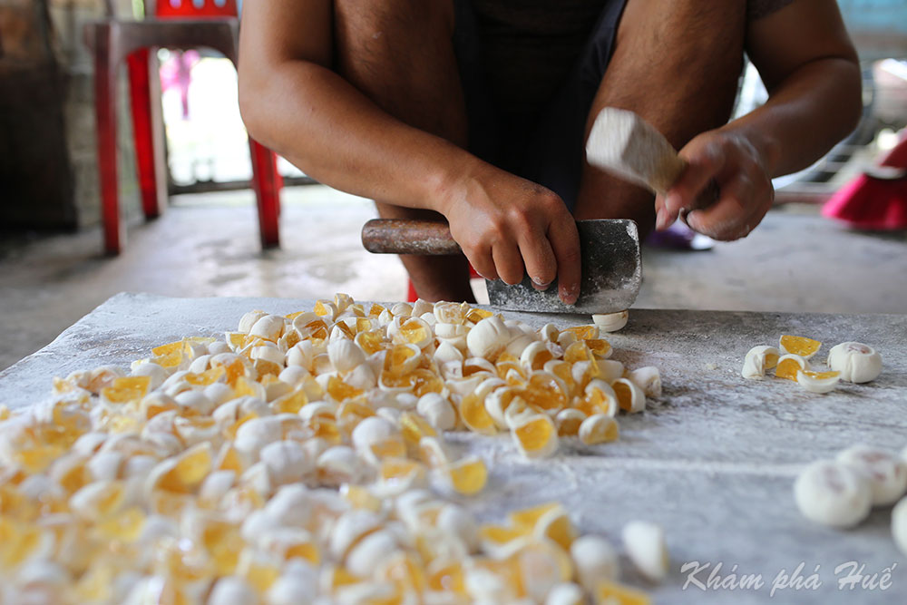 kẹo cau xứ Huế