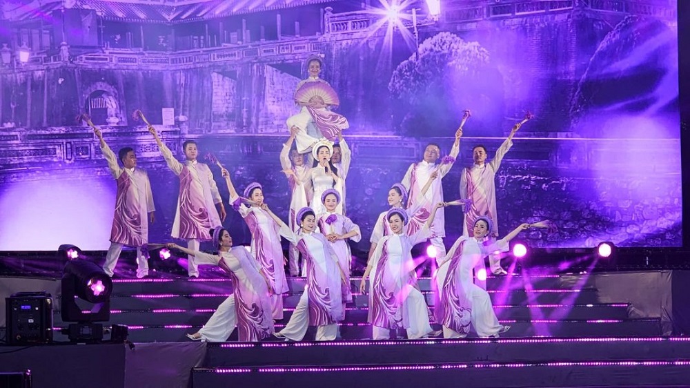 Ngày hội, Tuần lễ áo dài cộng đồng Huế, Festival Huế 2025, Lễ Hội Mùa Hạ, Kinh đô áo dài Việt Nam, Cố đô Huế, Sở Văn hóa và Thể thao, di sản áo dài Huế