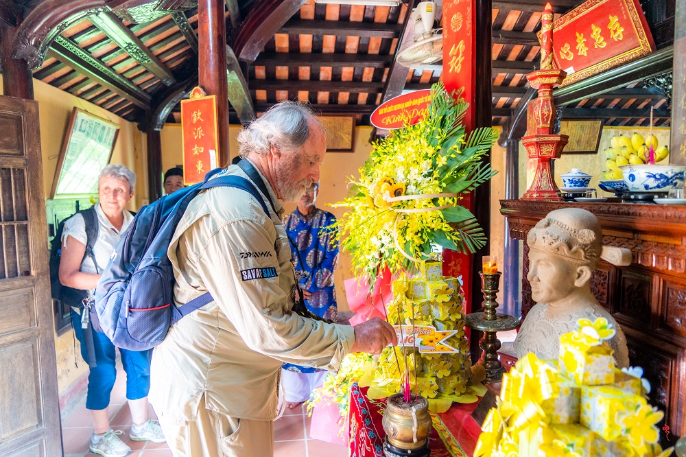 Thắp hương tri ân công lao của ông tổ ngành nghề nhiếp ảnh của Việt Nam - Danh nhân Đặng Huy Trứ