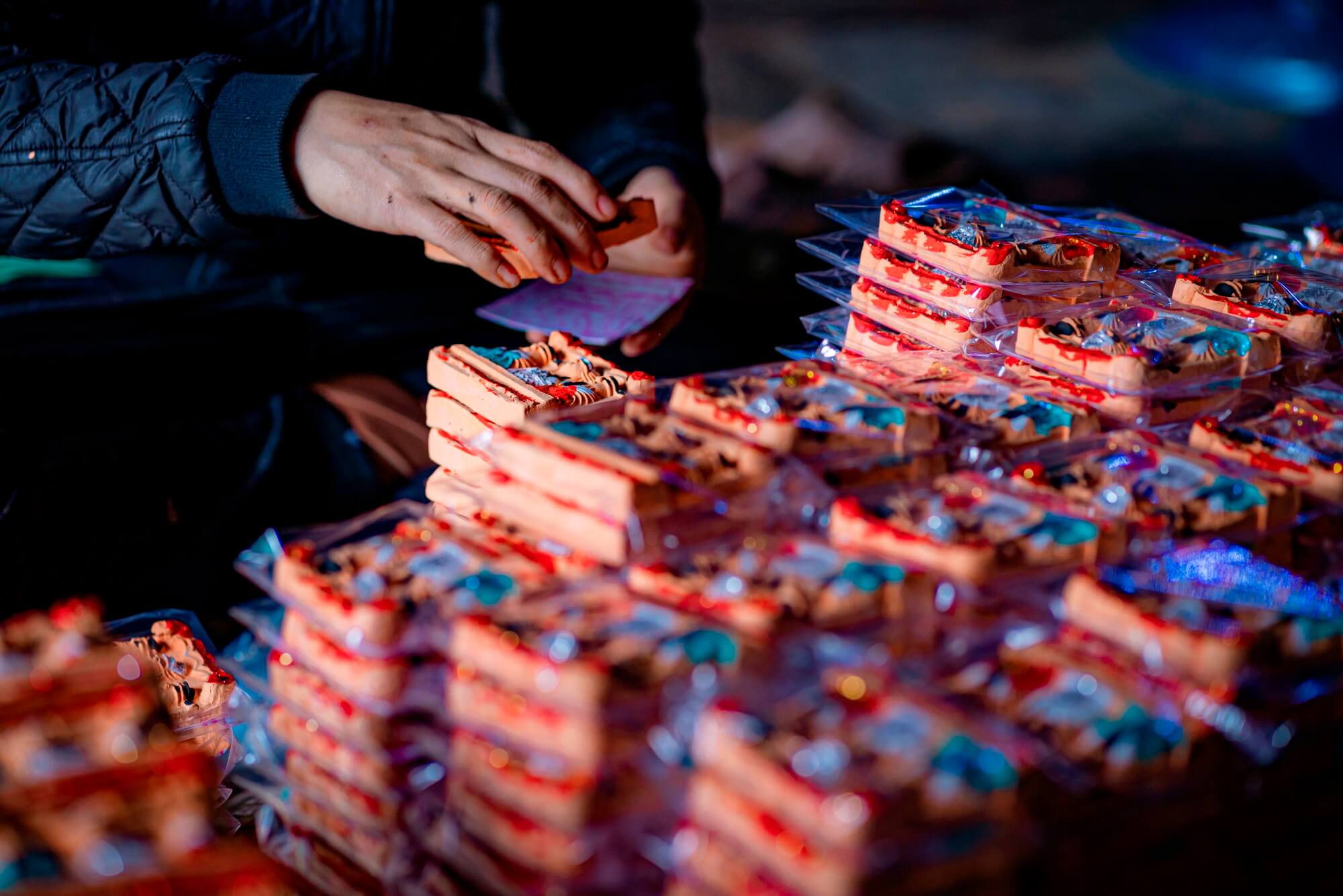 Nghề làm ông Táo, làng nặn tượng ông Táo, duy nhất, tại Huế, đất nung, nghề truyền thống Huế, nghề làm ông Táo ở Huế, làng Địa Linh, phố cổ Bao Vinh, khám phá làng nghề Huế, hơn 100 năm, sôi động, dịp Tết Nghề làm ông Táo, làng nặn tượng ông Táo, duy nhất, tại Huế, đất nung, nghề truyền thống Huế, nghề làm ông Táo ở Huế, làng Địa Linh, phố cổ Bao Vinh, khám phá làng nghề Huế, hơn 100 năm, sôi động, dịp Tết