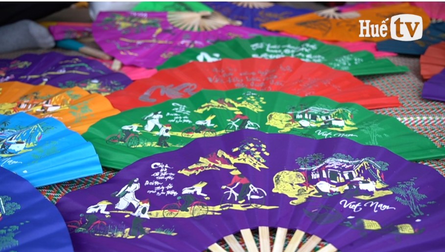 Nghề làm quạt giấy Huế, nghề truyền thống Huế, phố cổ Bao Vinh, nghề làm quạt giấy Bao Vinh, thi ảnh làng nghề Huế, Mắt Biếc Cafe, Mạ House Cafe, Bao Vinh phố cổ Nghề làm quạt giấy Huế, nghề truyền thống Huế, phố cổ Bao Vinh, nghề làm quạt giấy Bao Vinh, thi ảnh làng nghề Huế, Mắt Biếc Cafe, Mạ House Cafe, Bao Vinh phố cổ