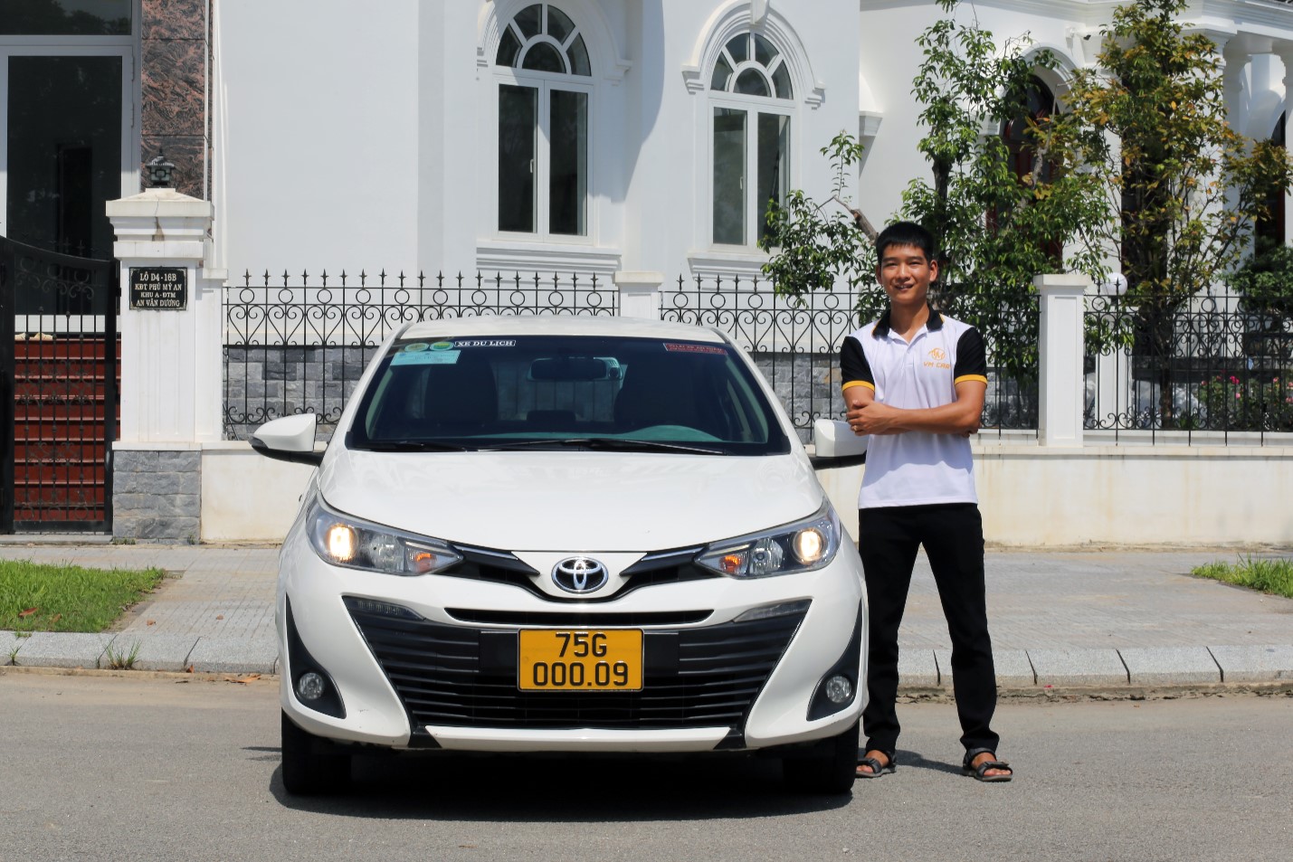 Phương tiện tham quan Đại Nội Huế, xe máy Huế, xích lô Huế, đi bộ Đại Nội, du lịch Huế, khám phá Đại Nội, trải nghiệm Huế. Phương tiện tham quan Đại Nội Huế, xe máy Huế, xích lô Huế, đi bộ Đại Nội, du lịch Huế, khám phá Đại Nội, trải nghiệm Huế.