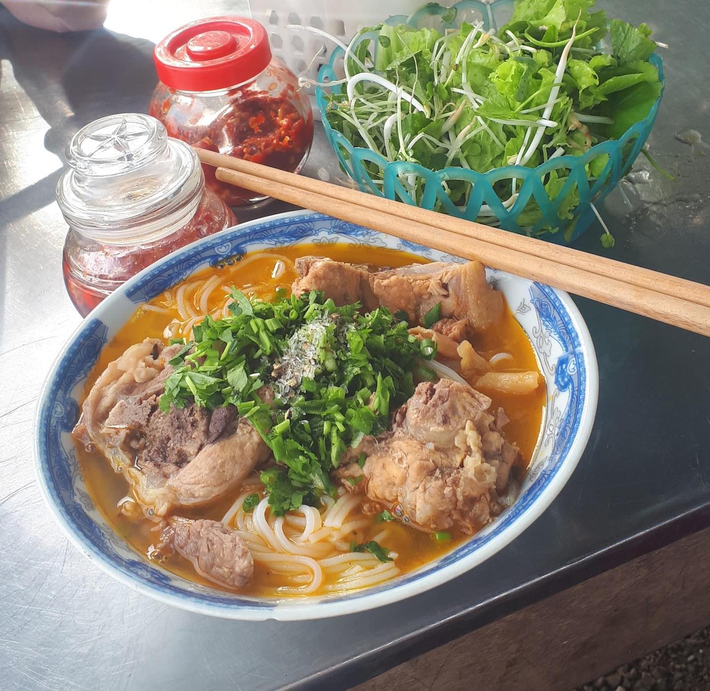 món ngon xứ huế, đặc sản huế, top các món ăn phổ biến ở huế, đến huế ăn gì, bún hến, cơm hến, bún bò, bánh khoái cá kình, bánh bèo nậm lọc huế, chè huế, bún mắm nêm huế món ngon xứ huế, đặc sản huế, top các món ăn phổ biến ở huế, đến huế ăn gì, bún hến, cơm hến, bún bò, bánh khoái cá kình, bánh bèo nậm lọc huế, chè huế, bún mắm nêm huế