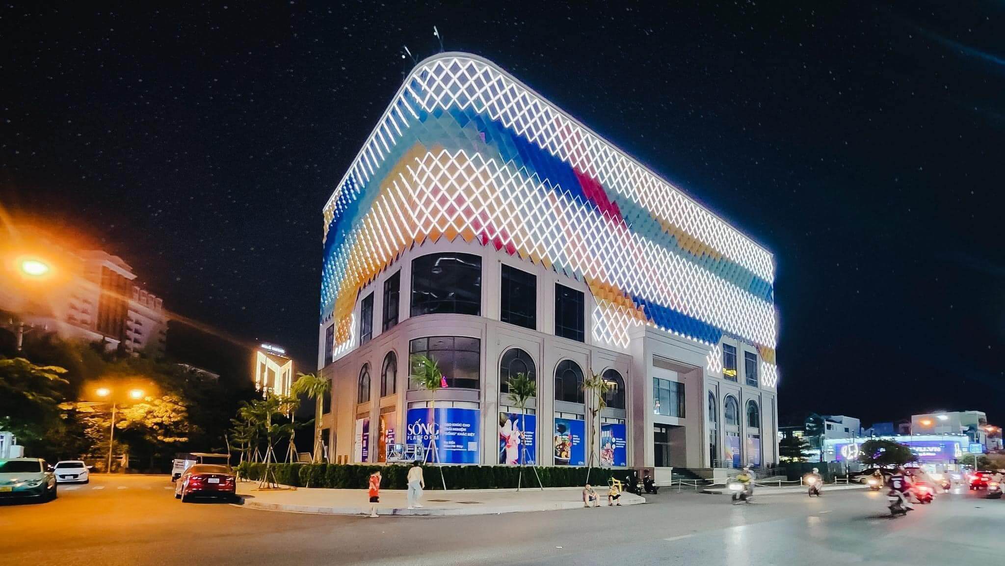 Sống Platform Huế, Sống Platform Huế tuyển dụng, Sống Lab Huế, Dương Đỗ, Tùng monkey, giá vé vào tham quan Sống Platform, Sống Platform có những gì, Bảo tàng nghệ thuật kỹ thuật số đầu tiên tại Việt Nam,  Sống Platform Huế, Sống Platform Huế tuyển dụng, Sống Lab Huế, Dương Đỗ, Tùng monkey, giá vé vào tham quan Sống Platform, Sống Platform có những gì, Bảo tàng nghệ thuật kỹ thuật số đầu tiên tại Việt Nam,