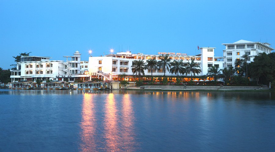 Khách sạn có bãi đỗ xe miễn phí, khách sạn có bãi đỗ xe rộng ở huế, khách sạn có bãi đỗ xe rộng ở trung tâm thành phố Huế Khách sạn có bãi đỗ xe miễn phí, khách sạn có bãi đỗ xe rộng ở huế, khách sạn có bãi đỗ xe rộng ở trung tâm thành phố Huế