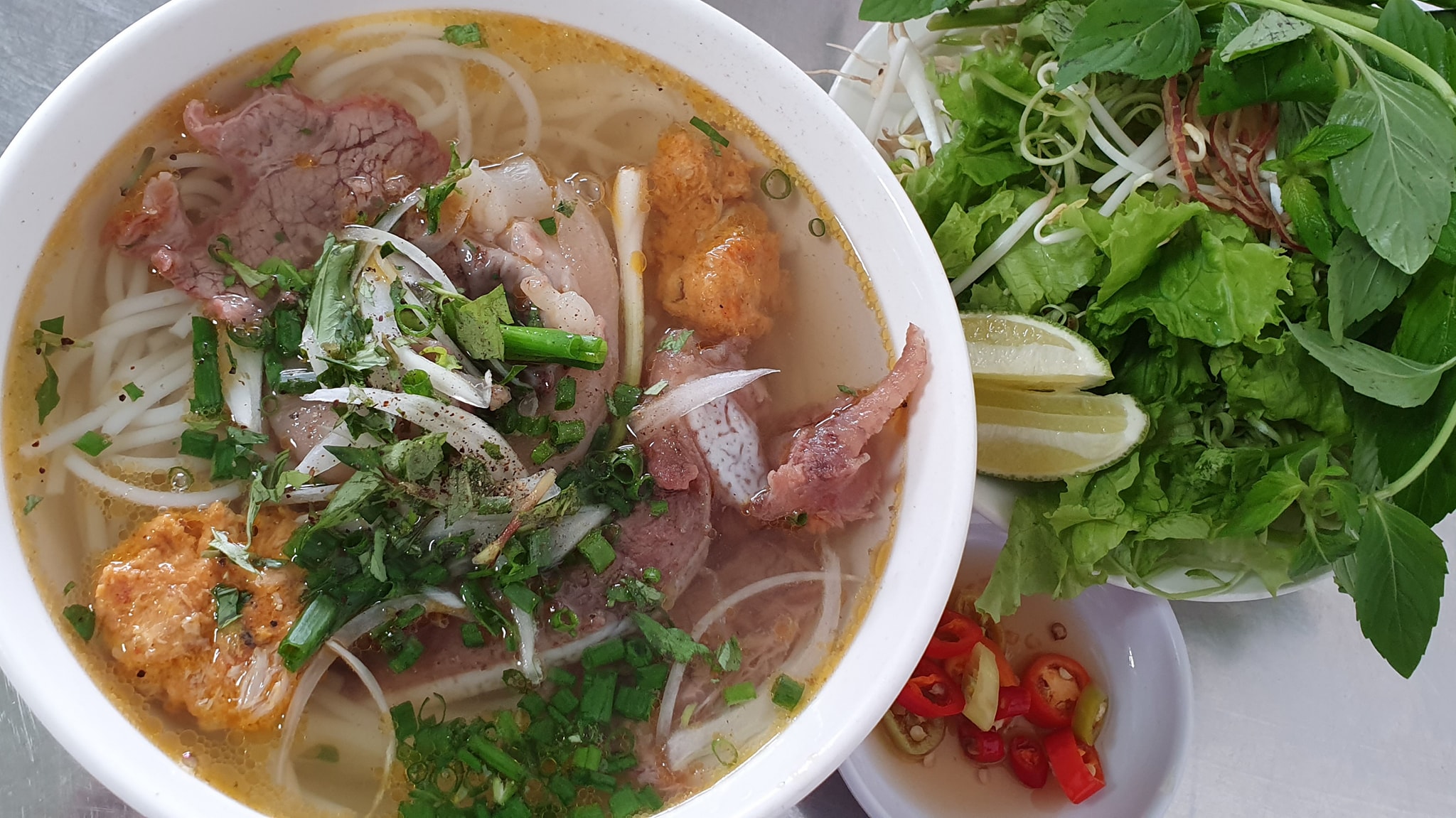 Bún bò Huế, Cách nấu bún bò Huế, Bún bò Huế ngon, Quán bún bò Huế, Đặc sản bún bò Huế, Bún bò Huế công thức, Bún bò Huế chính gốc, Bún bò Huế nguyên liệu, Bún bò Huế Huế , Bún bò Huế hương vị, địa chỉ quán bún bò Huế ngon