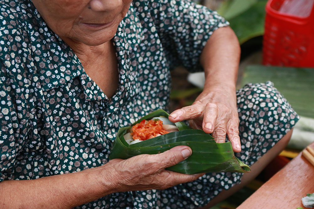 Bánh cuốn tôm chua xứ Huế