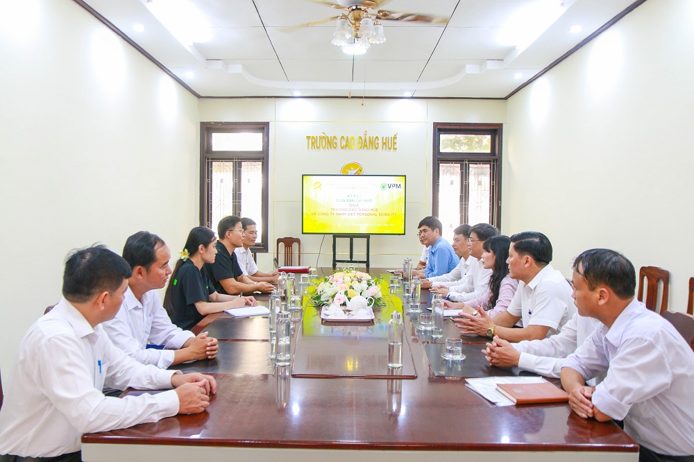 hợp tác; Giao thông Xanh; nền tảng di chuyển cá nhân thông minh; tỉnh Thừa Thiên Huế, thành phố xe đạp; GCOO; VietPM; Cao đẳng Huế; Nghị quyết 54 của Bộ chính trị; hợp tác; Giao thông Xanh; nền tảng di chuyển cá nhân thông minh; tỉnh Thừa Thiên Huế, thành phố xe đạp; GCOO; VietPM; Cao đẳng Huế; Nghị quyết 54 của Bộ chính trị;