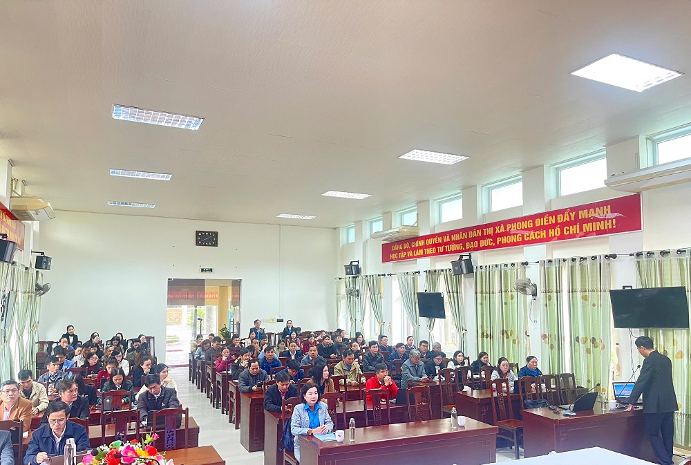 TS. Đỗ Xuân Huyền giới thiệu ứng dụng trí tuệ nhân tạo trong hoạt động Công đoàn cho LĐLĐ Thị xã Phong Điền TS. Đỗ Xuân Huyền giới thiệu ứng dụng trí tuệ nhân tạo trong hoạt động Công đoàn cho LĐLĐ Thị xã Phong Điền