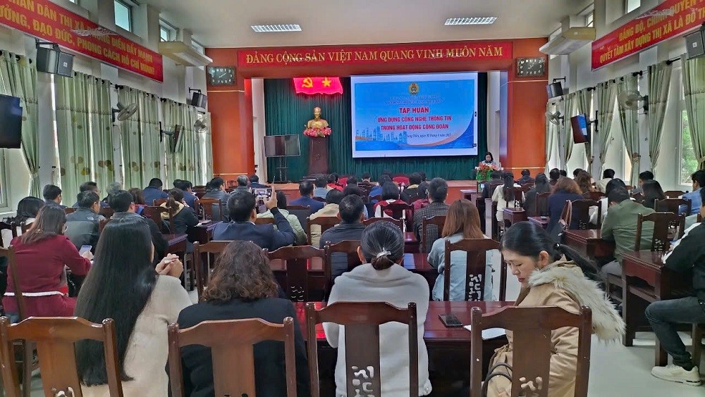 tập huấn; ứng dụng trí tuệ nhân tại; ứng dụng AI trong công việc; công tác công đoàn; các ứng dụng AI hiệu quả hiện nay; HueCIT hướng dẫn đào tạo về AI;  tập huấn; ứng dụng trí tuệ nhân tại; ứng dụng AI trong công việc; công tác công đoàn; các ứng dụng AI hiệu quả hiện nay; HueCIT hướng dẫn đào tạo về AI;