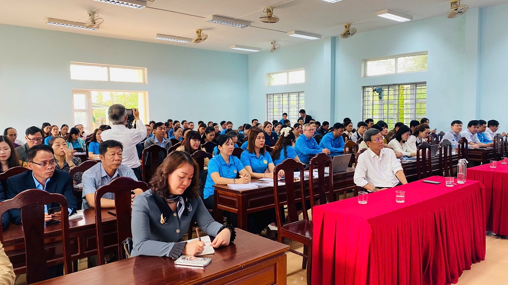 tập huấn, ứng dụng AI, ứng dụng AI trong công tác truyền thông, hoạt động công đoàn, thời đại số, trí tuệ nhân tạo cho cộng đồng, phổ cập AI, GenAI, Liên đoàn lao động huyện Phú Lộc, HueCIT đào tạo AI tập huấn, ứng dụng AI, ứng dụng AI trong công tác truyền thông, hoạt động công đoàn, thời đại số, trí tuệ nhân tạo cho cộng đồng, phổ cập AI, GenAI, Liên đoàn lao động huyện Phú Lộc, HueCIT đào tạo AI