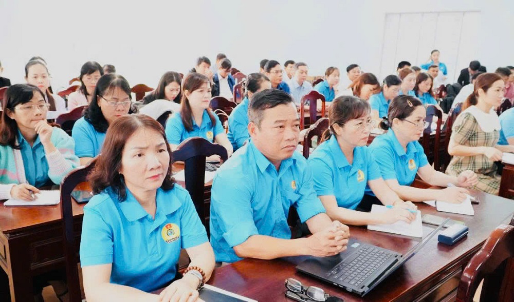 tập huấn, ứng dụng AI, ứng dụng AI trong công tác truyền thông, hoạt động công đoàn, thời đại số, trí tuệ nhân tạo cho cộng đồng, phổ cập AI, GenAI, Liên đoàn lao động huyện Phú Lộc, HueCIT đào tạo AI tập huấn, ứng dụng AI, ứng dụng AI trong công tác truyền thông, hoạt động công đoàn, thời đại số, trí tuệ nhân tạo cho cộng đồng, phổ cập AI, GenAI, Liên đoàn lao động huyện Phú Lộc, HueCIT đào tạo AI