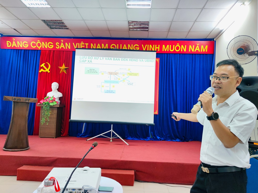 tập huấn, phần mềm dùng chung, ứng dụng CNTT trong cơ quan nhà nước, chính quyền 2 cấp, vận hành hiệu quả, thành phố Huế, HueCIT, UBND Thành phố Huế, điều hành tác nghiệp, phần mềm đăng ký lịch, phát hành giấy mời qua mạng, họp không giấy tờ, chính quyền số, không gian số