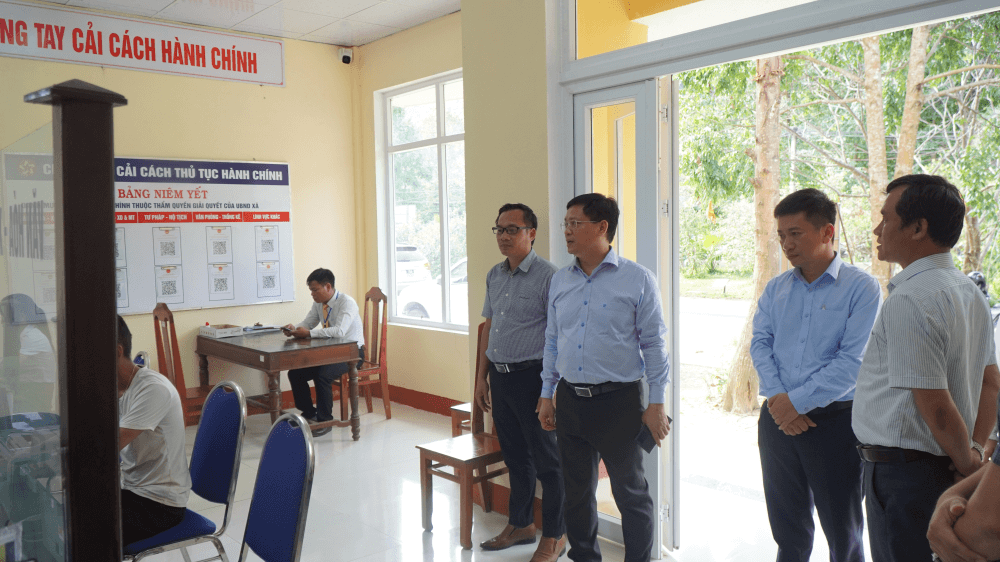 Huế dẫn đầu toàn quốc về giải quyết thủ tục hành chính cấp xã, phường Huế dẫn đầu toàn quốc về giải quyết thủ tục hành chính cấp xã, phường