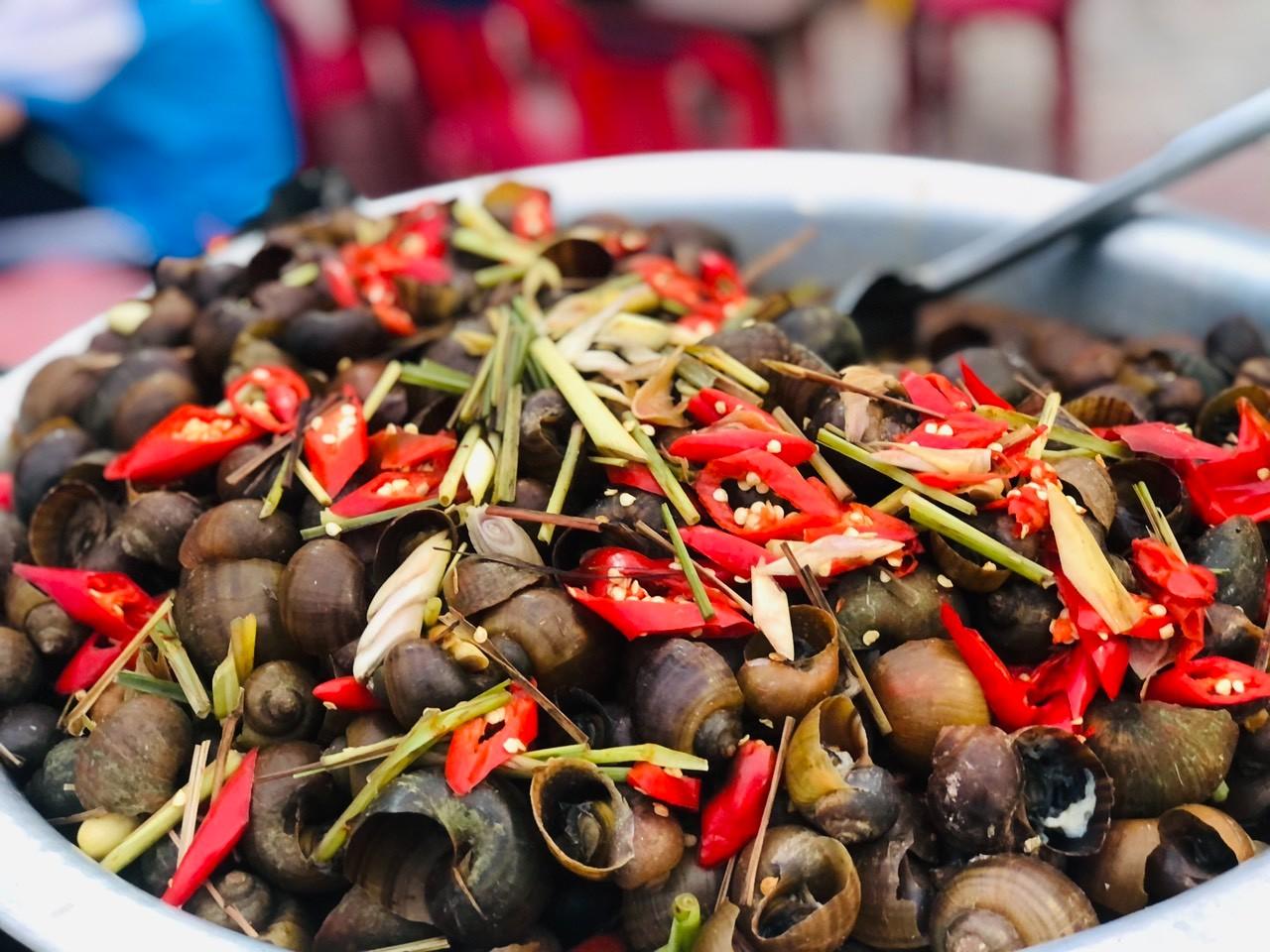 Chợ quê ngày hội” Cầu Ngói Thanh Toàn hưởng ứng Festival nghề truyền thống  Huế 2023 - khamphahue.com.vn