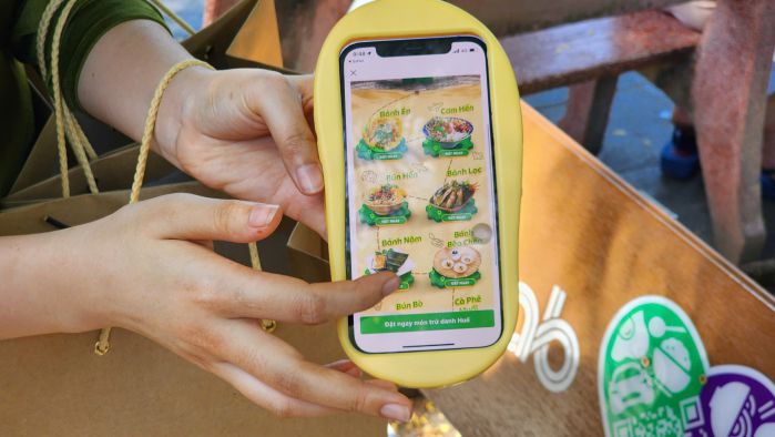 Grab, trao tặng, lắp đặt, ghế đá, phục vụ khách du lịch, du lịch Huế, Đại Nội Huế, chợ Đông Ba, đường Phú Mộng Grab, trao tặng, lắp đặt, ghế đá, phục vụ khách du lịch, du lịch Huế, Đại Nội Huế, chợ Đông Ba, đường Phú Mộng