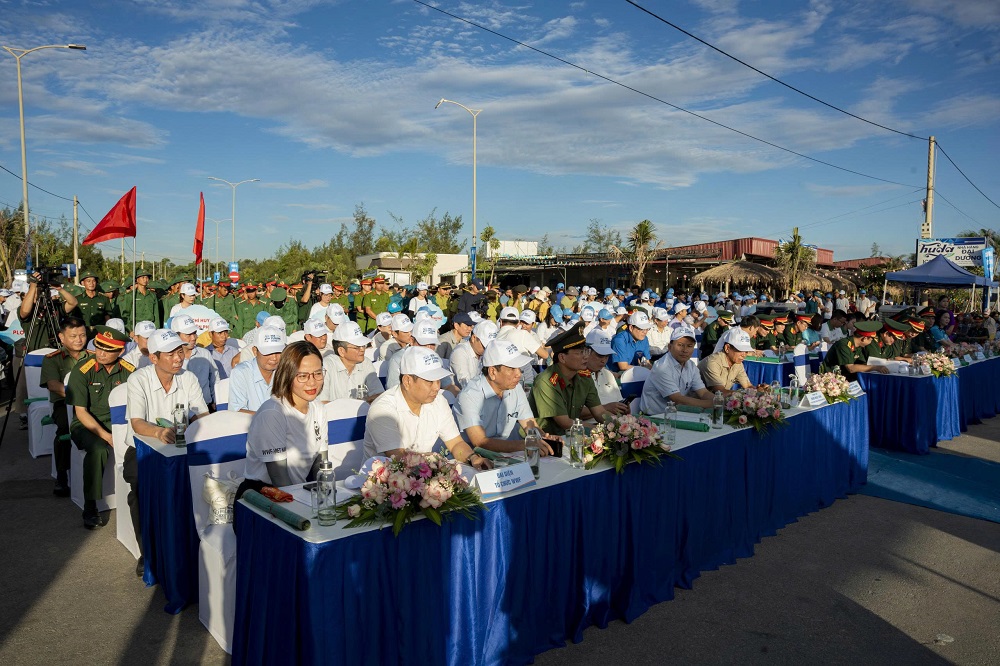 Huế Plogging 2025, dấu chân xanh, biển sạch nhựa, Thành phố Huế, biển Vinh Thanh, Làng chài Ngư Mỹ Thạnh, Bến đò Cồn Tộc, hành động vì môi trường, Huế đô thị giảm nhựa, dự án TVA, WWF Việt Nam, bảo vệ môi trường biển