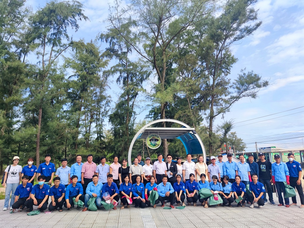 Huế giảm nhựa, Đô thị giảm nhựa ở miền Trung Việt Nam, Trạm cấp nước miễn phí Huế, Nhà chờ bãi biển Huế, Máy cấp nước uống miễn phí, ra mắt, bãi biển Phú Thuận, bãi biển Phú Diên, bãi biển Vinh Thanh