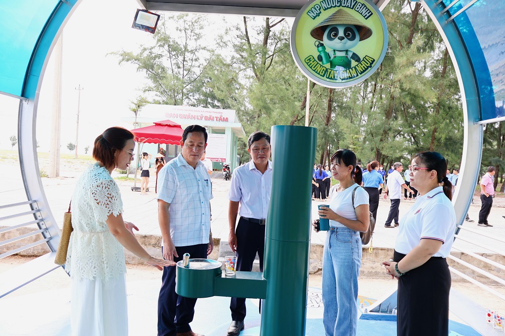 Huế giảm nhựa, Đô thị giảm nhựa ở miền Trung Việt Nam, Trạm cấp nước miễn phí Huế, Nhà chờ bãi biển Huế, Máy cấp nước uống miễn phí, ra mắt, bãi biển Phú Thuận, bãi biển Phú Diên, bãi biển Vinh Thanh Huế giảm nhựa, Đô thị giảm nhựa ở miền Trung Việt Nam, Trạm cấp nước miễn phí Huế, Nhà chờ bãi biển Huế, Máy cấp nước uống miễn phí, ra mắt, bãi biển Phú Thuận, bãi biển Phú Diên, bãi biển Vinh Thanh