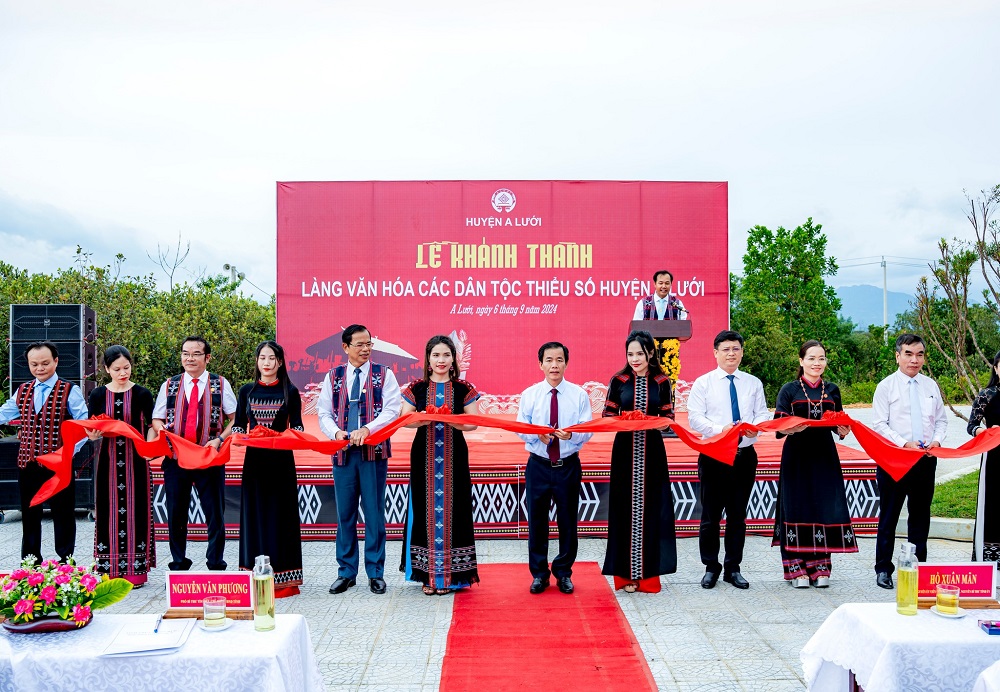 Công bố quyết định, Huyện A Lưới thoát nghèo, Thừa Thiên Huế, trực thuộc trung ương, tin huế thành phố trực thuộc trung ương Công bố quyết định, Huyện A Lưới thoát nghèo, Thừa Thiên Huế, trực thuộc trung ương, tin huế thành phố trực thuộc trung ương