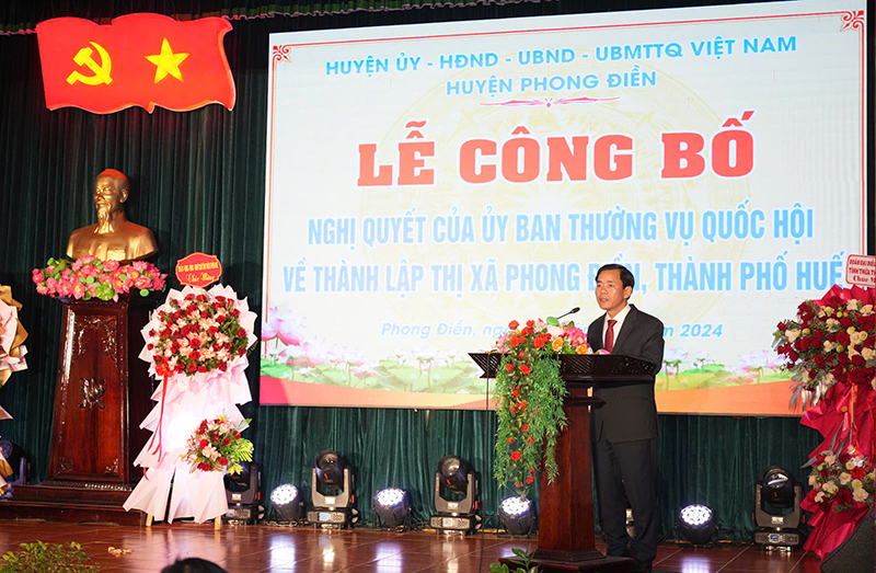 Công bố nghị quyết thành lập thị xã Phong Điền Công bố nghị quyết thành lập thị xã Phong Điền