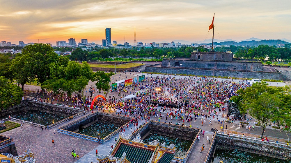 Huế Jogging Cùng chạy vì cộng đồng do Thành Đoàn Huế tổ chức Huế Jogging Cùng chạy vì cộng đồng do Thành Đoàn Huế tổ chức