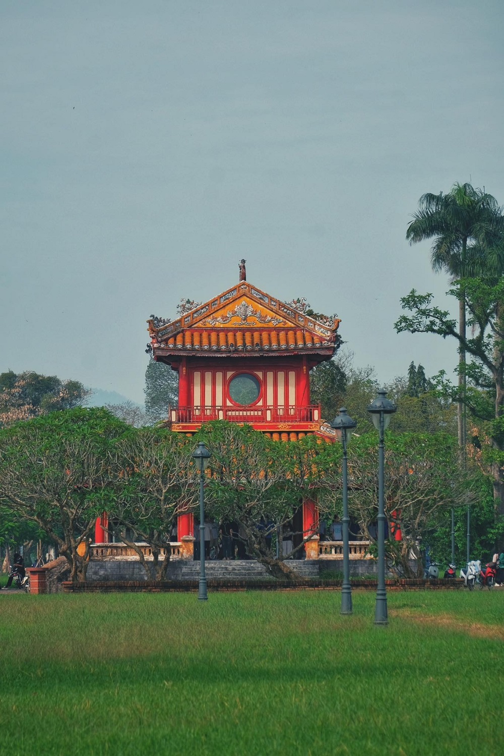 vẻ đẹp Huế, Huế cổ kính, Huế mộng mơ, du lịch Huế, tham quan Huế, những địa điểm chup hình Huế đẹp, lăng tẩm Huế, Kinh thành Huế vẻ đẹp Huế, Huế cổ kính, Huế mộng mơ, du lịch Huế, tham quan Huế, những địa điểm chup hình Huế đẹp, lăng tẩm Huế, Kinh thành Huế