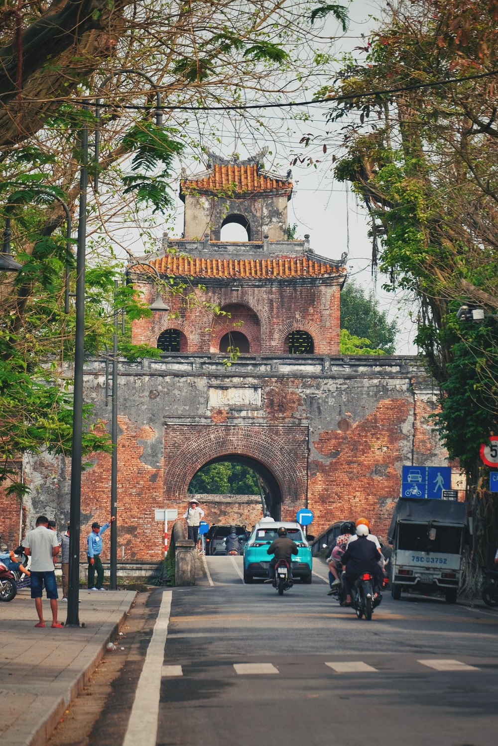 vẻ đẹp Huế, Huế cổ kính, Huế mộng mơ, du lịch Huế, tham quan Huế, những địa điểm chup hình Huế đẹp, lăng tẩm Huế, Kinh thành Huế, kiến trúc cung đình Huế vẻ đẹp Huế, Huế cổ kính, Huế mộng mơ, du lịch Huế, tham quan Huế, những địa điểm chup hình Huế đẹp, lăng tẩm Huế, Kinh thành Huế, kiến trúc cung đình Huế