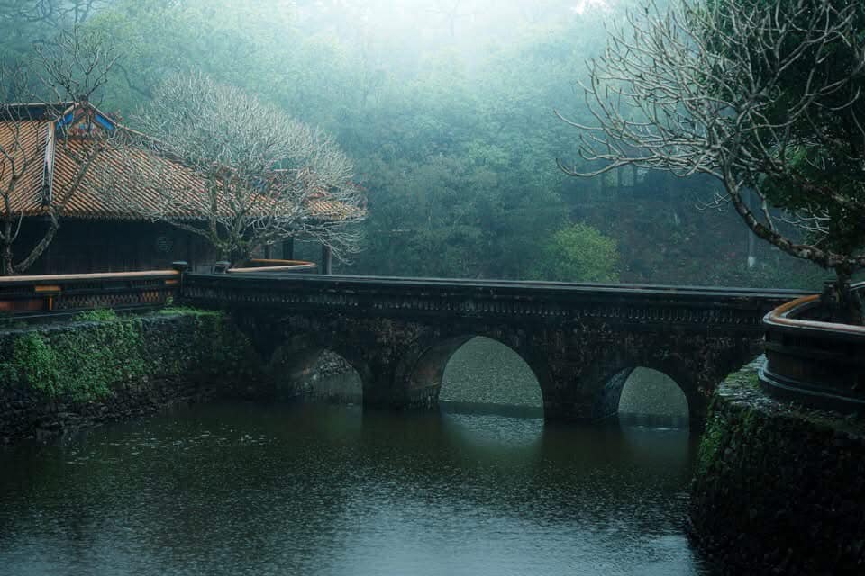 Lăng vua Tự Đức, Du lịch Huế, Lăng Tự Đức trong mưa, Khám phá lăng tẩm Huế, Lịch sử vua Tự Đức, Du lịch văn hóa Huế, Vẻ đẹp lăng Tự Đức, Di tích lịch sử Huế, Khám phá lăng vua Tự Đức, Mưa Huế, Lăng Tự Đức vào mùa mưa, Trải nghiệm du lịch Huế trong mưa, Khám phá lăng vua Tự Đức khi mưa Lăng vua Tự Đức, Du lịch Huế, Lăng Tự Đức trong mưa, Khám phá lăng tẩm Huế, Lịch sử vua Tự Đức, Du lịch văn hóa Huế, Vẻ đẹp lăng Tự Đức, Di tích lịch sử Huế, Khám phá lăng vua Tự Đức, Mưa Huế, Lăng Tự Đức vào mùa mưa, Trải nghiệm du lịch Huế trong mưa, Khám phá lăng vua Tự Đức khi mưa