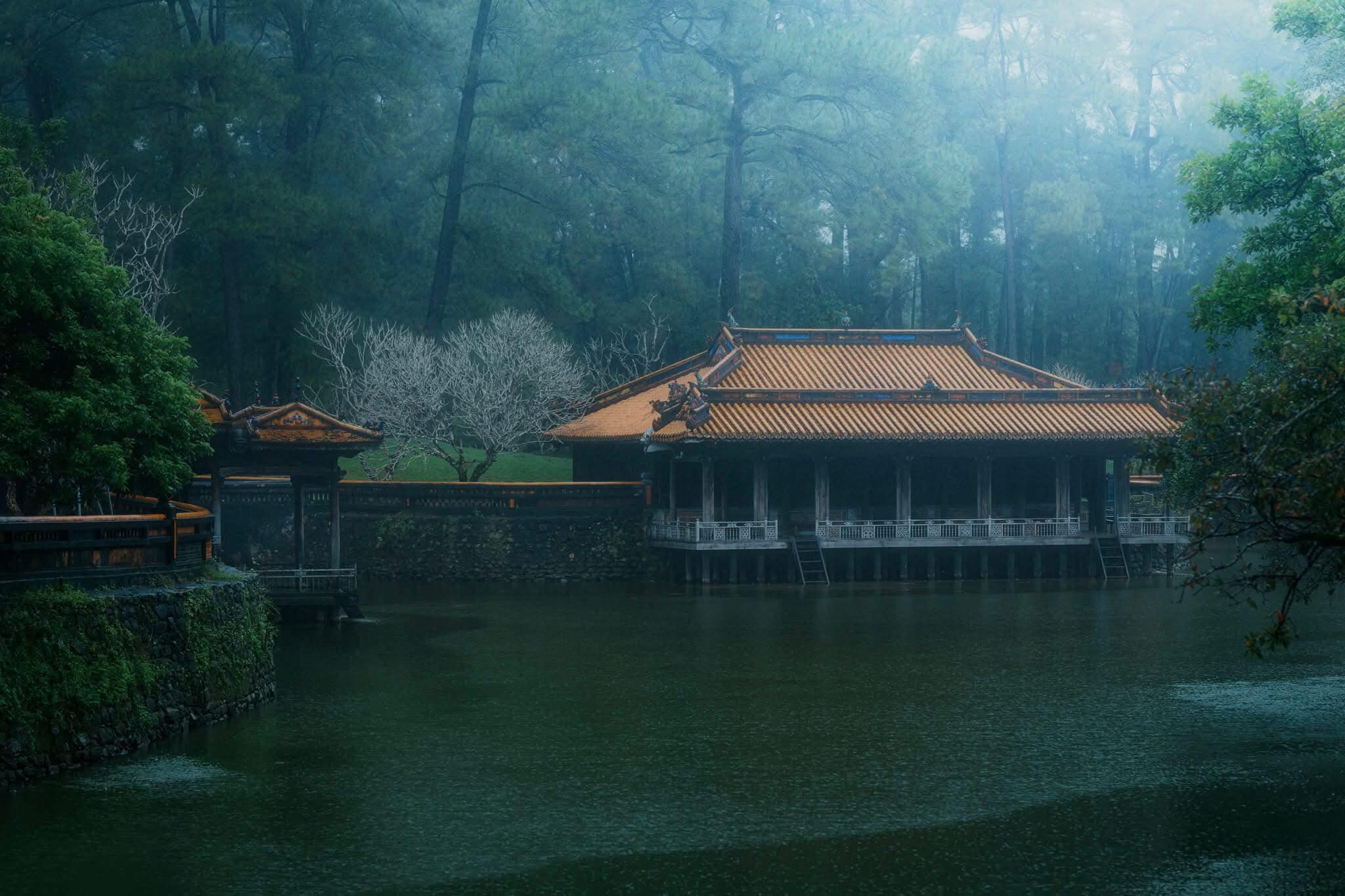 Lăng vua Tự Đức, Du lịch Huế, Lăng Tự Đức trong mưa, Khám phá lăng tẩm Huế, Lịch sử vua Tự Đức, Du lịch văn hóa Huế, Vẻ đẹp lăng Tự Đức, Di tích lịch sử Huế, Khám phá lăng vua Tự Đức, Mưa Huế, Lăng Tự Đức vào mùa mưa, Trải nghiệm du lịch Huế trong mưa, Khám phá lăng vua Tự Đức khi mưa Lăng vua Tự Đức, Du lịch Huế, Lăng Tự Đức trong mưa, Khám phá lăng tẩm Huế, Lịch sử vua Tự Đức, Du lịch văn hóa Huế, Vẻ đẹp lăng Tự Đức, Di tích lịch sử Huế, Khám phá lăng vua Tự Đức, Mưa Huế, Lăng Tự Đức vào mùa mưa, Trải nghiệm du lịch Huế trong mưa, Khám phá lăng vua Tự Đức khi mưa