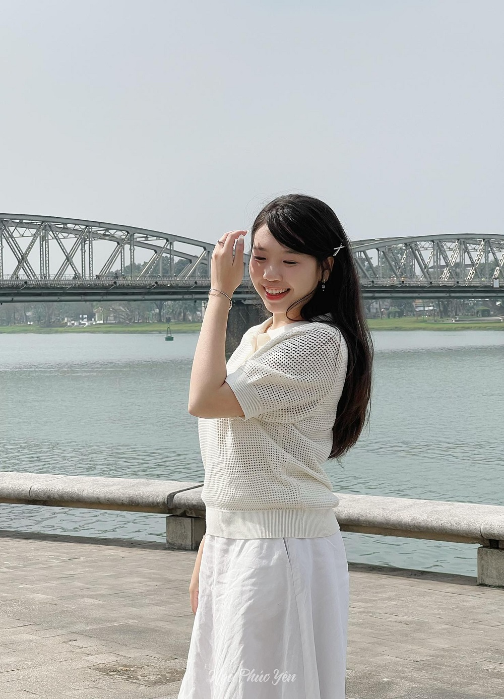 Dừng chân bên sông Hương, núi Ngự Dừng chân bên sông Hương, núi Ngự