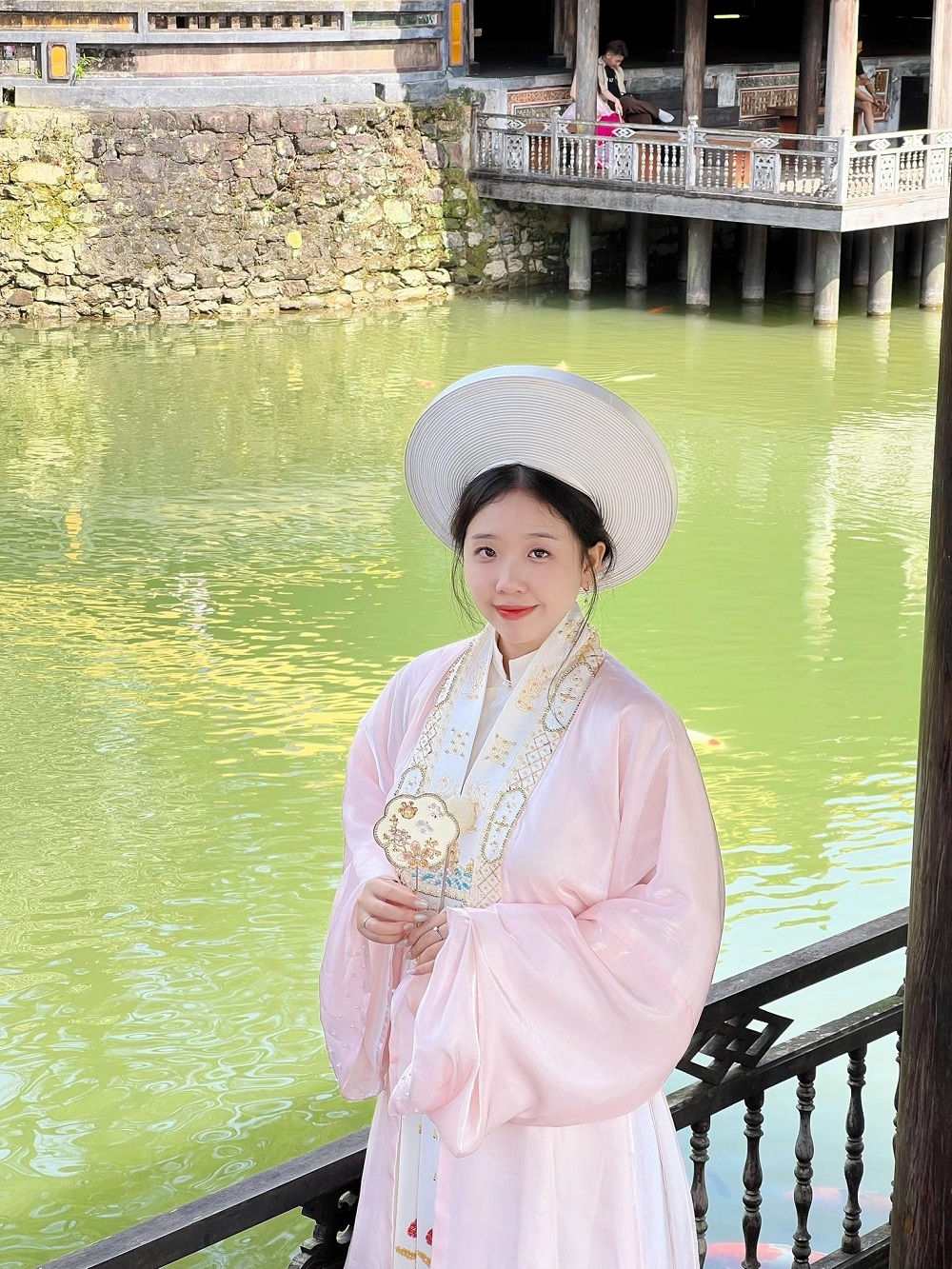 Dừng chân bên sông Hương, núi Ngự Dừng chân bên sông Hương, núi Ngự