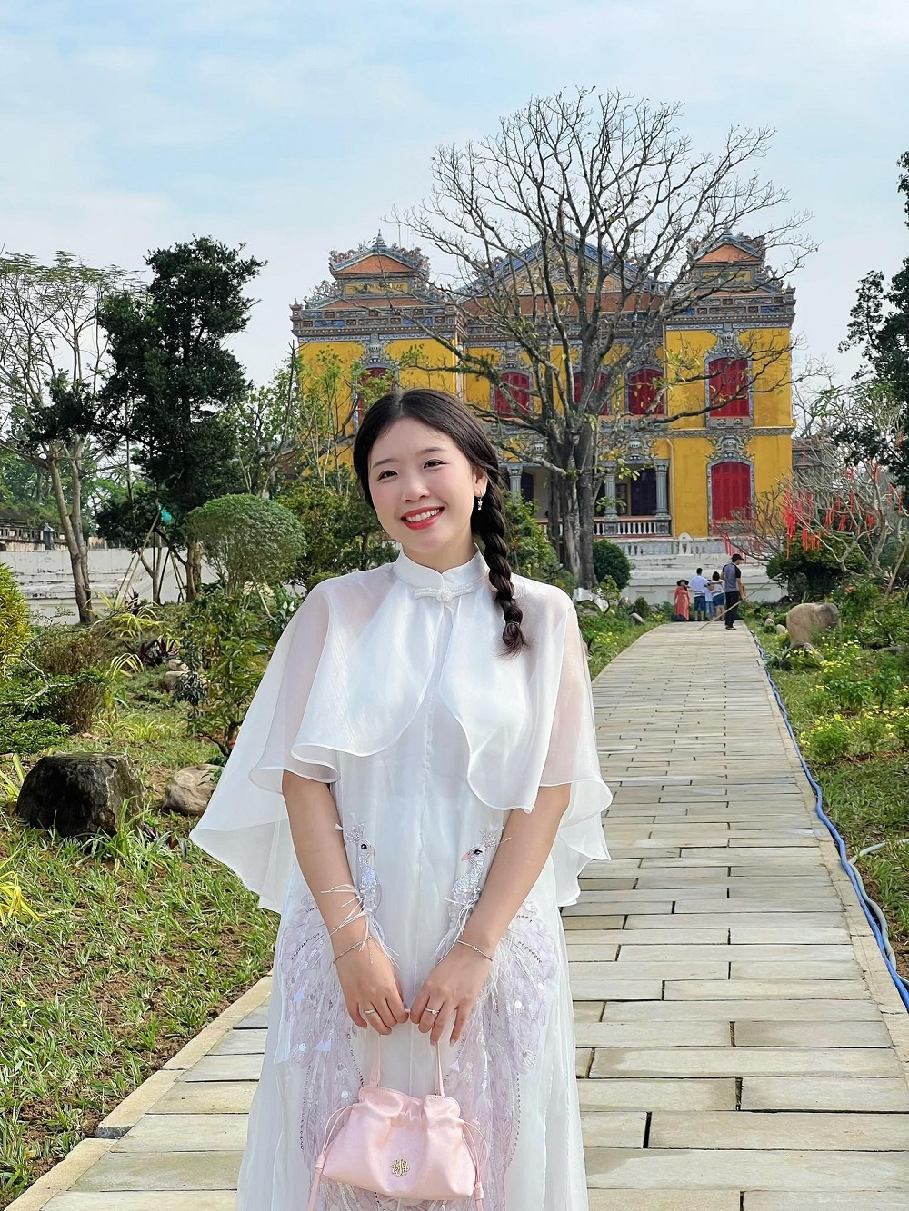 Dừng chân bên sông Hương, núi Ngự, điện Kiến Trung, check in Huế Dừng chân bên sông Hương, núi Ngự, điện Kiến Trung, check in Huế