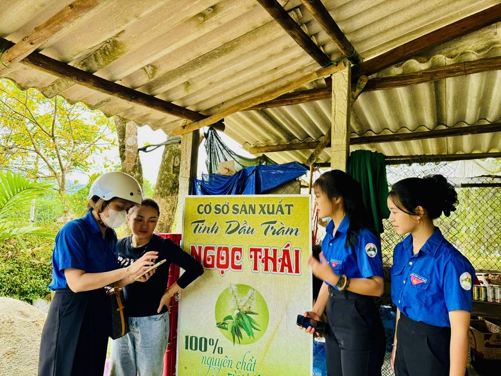 Lực lượng thanh niên Thành phố Huế tích cực tham gia hoạt động Bình dân học vụ số Lực lượng thanh niên Thành phố Huế tích cực tham gia hoạt động Bình dân học vụ số