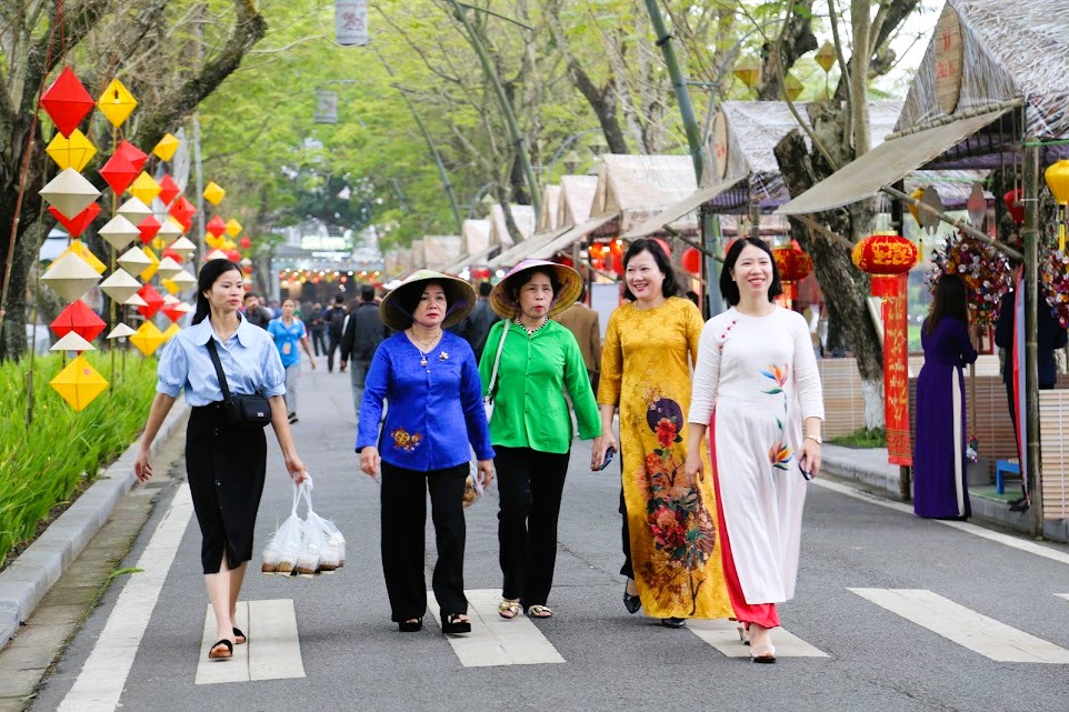 Tết Huế 2024, chương trình Tết Huế 2024, khai mạc Tết Huế 2024, chương trình Tết Huế 2024 có gì, gian hàng Tết Huế 2024, Tết Huế gắn kết yêu thương Tết Huế 2024, chương trình Tết Huế 2024, khai mạc Tết Huế 2024, chương trình Tết Huế 2024 có gì, gian hàng Tết Huế 2024, Tết Huế gắn kết yêu thương