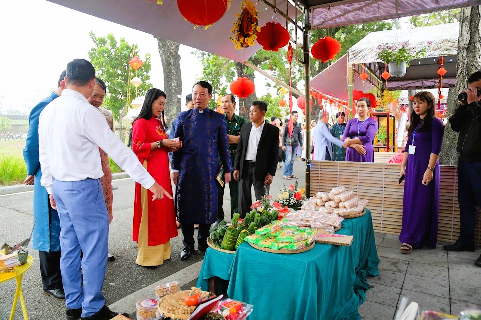 Tết Huế 2024, chương trình Tết Huế 2024, khai mạc Tết Huế 2024, chương trình Tết Huế 2024 có gì, gian hàng Tết Huế 2024, Tết Huế gắn kết yêu thương Tết Huế 2024, chương trình Tết Huế 2024, khai mạc Tết Huế 2024, chương trình Tết Huế 2024 có gì, gian hàng Tết Huế 2024, Tết Huế gắn kết yêu thương