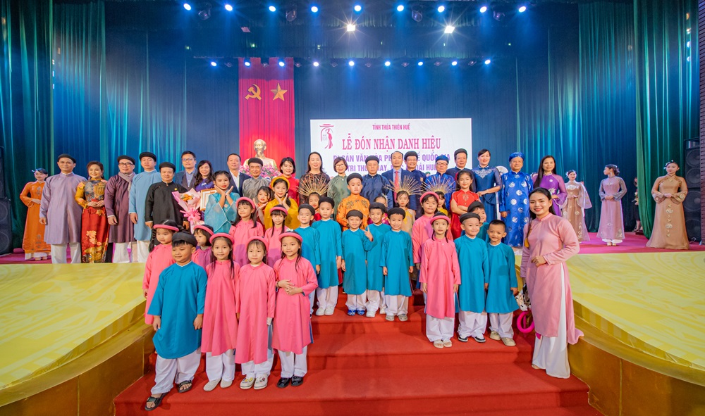 Thừa Thiên Huế đón nhận danh hiệu Di sản văn hóa phi vật thể quốc gia "Tri thức May và Mặc áo dài Huế"  Thừa Thiên Huế đón nhận danh hiệu Di sản văn hóa phi vật thể quốc gia "Tri thức May và Mặc áo dài Huế"