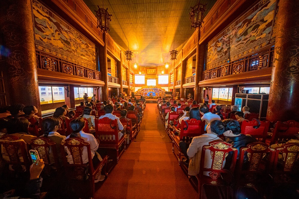 Toàn cảnh buổi giới thiệu sách "Hàm Nghi: Hoàng đế lưu vong - Nghệ sĩ ở Alger" và trao tặng các kỷ vật của vua Hàm Nghi Toàn cảnh buổi giới thiệu sách "Hàm Nghi: Hoàng đế lưu vong - Nghệ sĩ ở Alger" và trao tặng các kỷ vật của vua Hàm Nghi