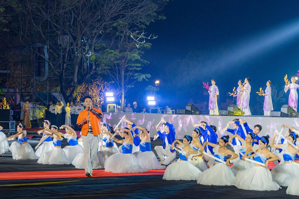 Công bố Nghị quyết của Quốc hội về việc thành lập Thành phố Huế trực thuộc Trung ương Công bố Nghị quyết của Quốc hội về việc thành lập Thành phố Huế trực thuộc Trung ương