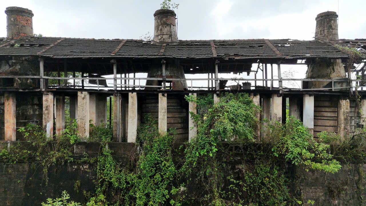 Nhà máy xi măng Long Thọ, di tích thời Pháp thuộc, Cận cảnh, công trình kiến trúc, hơn trăm tuổi ở Huế được đề xuất bảo tồn, chân đồi Long Thọ, sông Hương, làng Nguyệt Biều Nhà máy xi măng Long Thọ, di tích thời Pháp thuộc, Cận cảnh, công trình kiến trúc, hơn trăm tuổi ở Huế được đề xuất bảo tồn, chân đồi Long Thọ, sông Hương, làng Nguyệt Biều