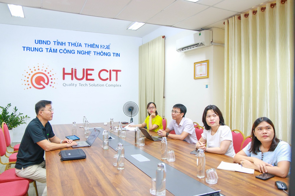 Phát triển Giao thông Xanh, Huế thành phố xe đạp, Khám phá Huế, GCOO, GBIKE, thí điểm tại Huế, khu di sản Huế, lăng vua Gia Long, Kim Tae Ho. VietPM, dự án "Clean & Green Smart Hue City" Phát triển Giao thông Xanh, Huế thành phố xe đạp, Khám phá Huế, GCOO, GBIKE, thí điểm tại Huế, khu di sản Huế, lăng vua Gia Long, Kim Tae Ho. VietPM, dự án "Clean & Green Smart Hue City"