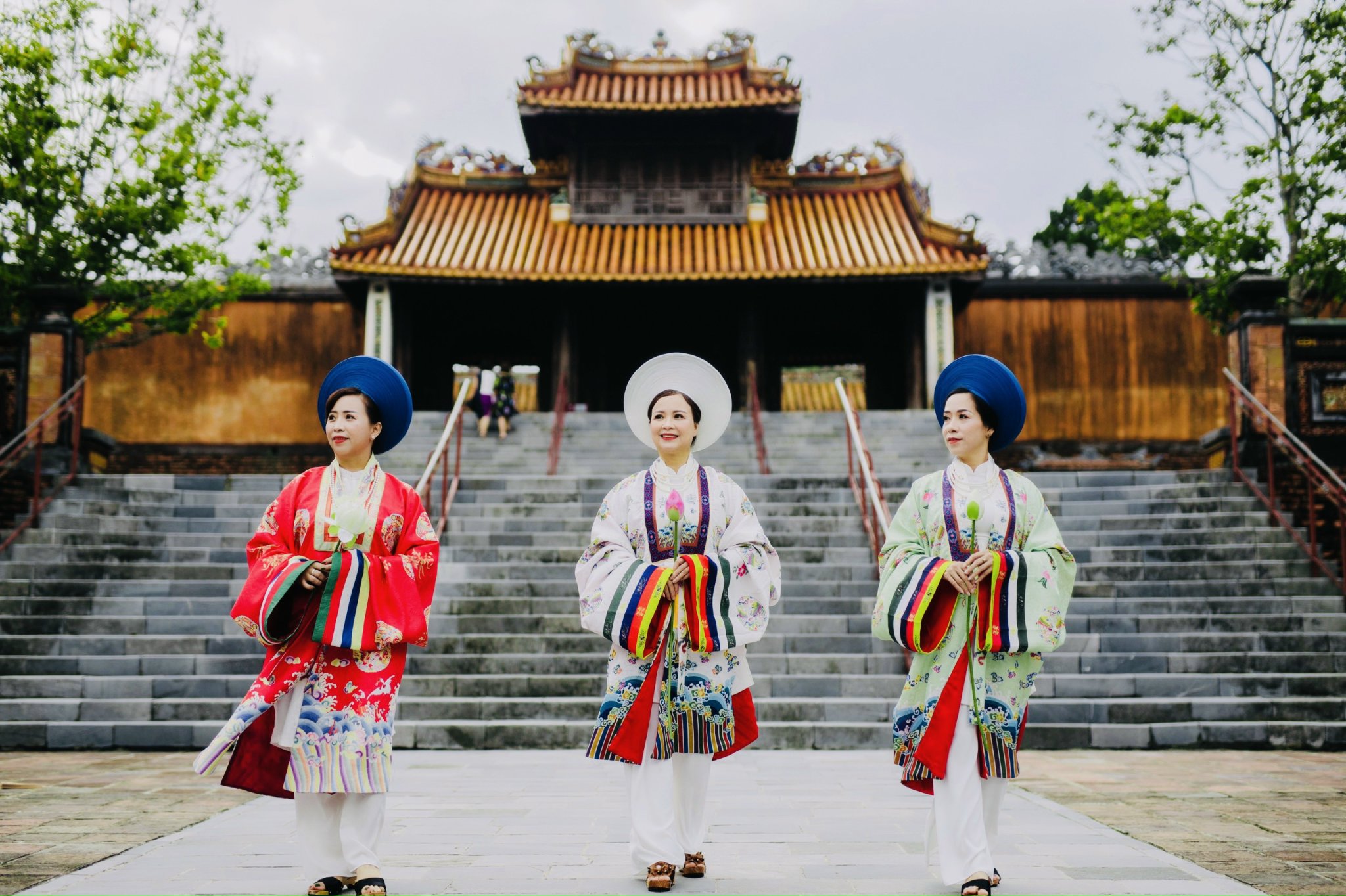 Chụp hình cổ phục Huế, Thuê cổ phục Huế đẹp, Trải nghiệm chụp ảnh cổ phục, Cổ phục Huế truyền thống, Chụp ảnh với áo Nhật Bình Huế, Check-in cổ phục Huế, Chụp hình nghệ thuật cổ phục, Địa điểm chụp ảnh cổ phục Huế, Thuê áo dài cung đình Huế, Bảo tồn văn hóa qua cổ phục Huế Chụp hình cổ phục Huế, Thuê cổ phục Huế đẹp, Trải nghiệm chụp ảnh cổ phục, Cổ phục Huế truyền thống, Chụp ảnh với áo Nhật Bình Huế, Check-in cổ phục Huế, Chụp hình nghệ thuật cổ phục, Địa điểm chụp ảnh cổ phục Huế, Thuê áo dài cung đình Huế, Bảo tồn văn hóa qua cổ phục Huế