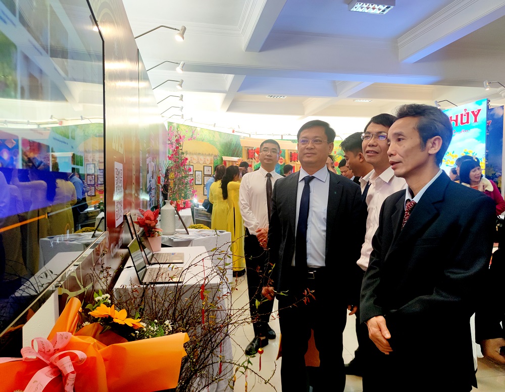 Khai mạc, Hội Báo Xuân, Tết Ất Tỵ, Bảo tàng Hồ Chí Minh, Trang TTĐT Khám phá Huế, chuyên trang, Thành phố Huế trực thuộc trung ương, truyền thông số Khai mạc, Hội Báo Xuân, Tết Ất Tỵ, Bảo tàng Hồ Chí Minh, Trang TTĐT Khám phá Huế, chuyên trang, Thành phố Huế trực thuộc trung ương, truyền thông số