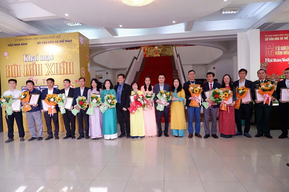 Khai mạc, Hội Báo Xuân, Tết Ất Tỵ, Bảo tàng Hồ Chí Minh, Trang TTĐT Khám phá Huế, chuyên trang, Thành phố Huế trực thuộc trung ương, truyền thông số Khai mạc, Hội Báo Xuân, Tết Ất Tỵ, Bảo tàng Hồ Chí Minh, Trang TTĐT Khám phá Huế, chuyên trang, Thành phố Huế trực thuộc trung ương, truyền thông số