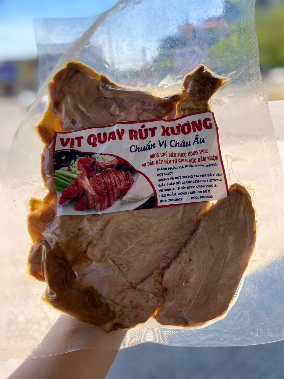 cô gái Huế, Tôn Nữ Kim Quý, vịt quay rút xương, ẩm thực Huế, biến tấu, đặc trưng cô gái Huế, Tôn Nữ Kim Quý, vịt quay rút xương, ẩm thực Huế, biến tấu, đặc trưng