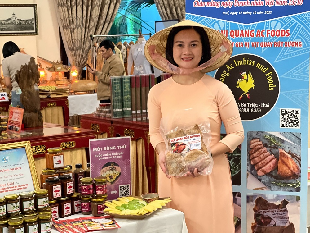 cô gái Huế, Tôn Nữ Kim Quý, vịt quay rút xương, ẩm thực Huế, biến tấu, đặc trưng cô gái Huế, Tôn Nữ Kim Quý, vịt quay rút xương, ẩm thực Huế, biến tấu, đặc trưng