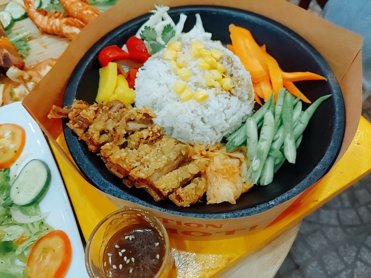 cô gái Huế, Tôn Nữ Kim Quý, vịt quay rút xương, ẩm thực Huế, biến tấu, đặc trưng cô gái Huế, Tôn Nữ Kim Quý, vịt quay rút xương, ẩm thực Huế, biến tấu, đặc trưng