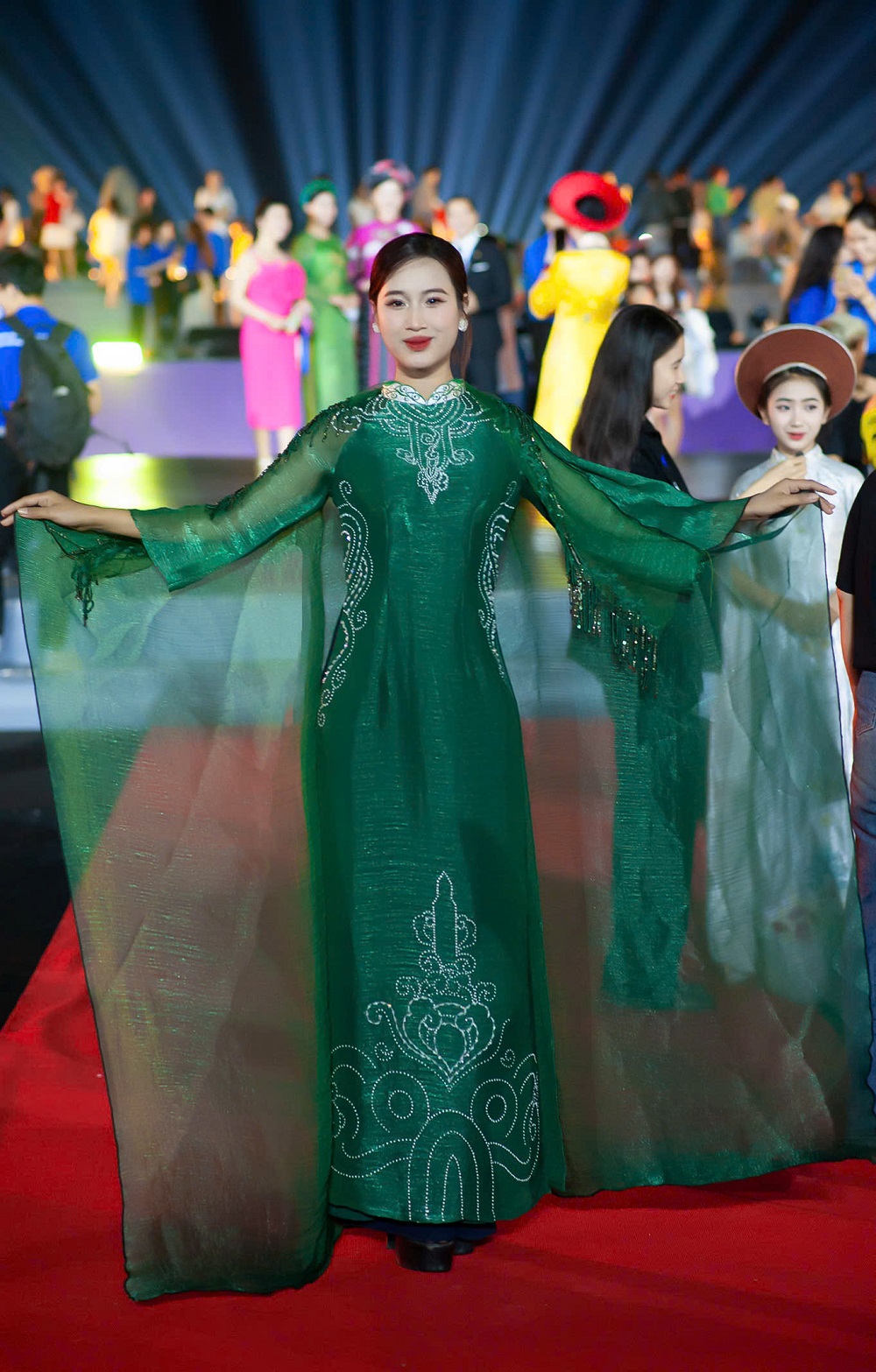 áo dài Đoan Trang, NTK áo dài Đoan Trang, thêu may Đoan Trang Huế, Năm Du lịch Quốc gia Huế 2025, Festival Huế 2025, bộ sưu tập áo dài, áo dài đẹp, áo dài Huế áo dài Đoan Trang, NTK áo dài Đoan Trang, thêu may Đoan Trang Huế, Năm Du lịch Quốc gia Huế 2025, Festival Huế 2025, bộ sưu tập áo dài, áo dài đẹp, áo dài Huế