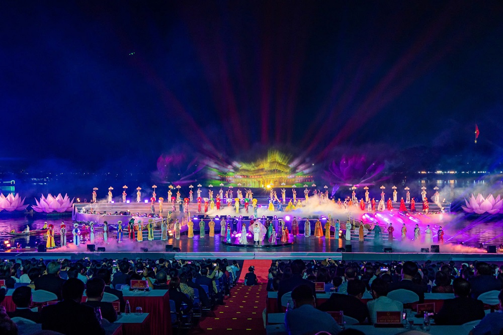 áo dài Đoan Trang, NTK áo dài Đoan Trang, thêu may Đoan Trang Huế, Năm Du lịch Quốc gia Huế 2025, Festival Huế 2025, bộ sưu tập áo dài, áo dài đẹp, áo dài Huế áo dài Đoan Trang, NTK áo dài Đoan Trang, thêu may Đoan Trang Huế, Năm Du lịch Quốc gia Huế 2025, Festival Huế 2025, bộ sưu tập áo dài, áo dài đẹp, áo dài Huế