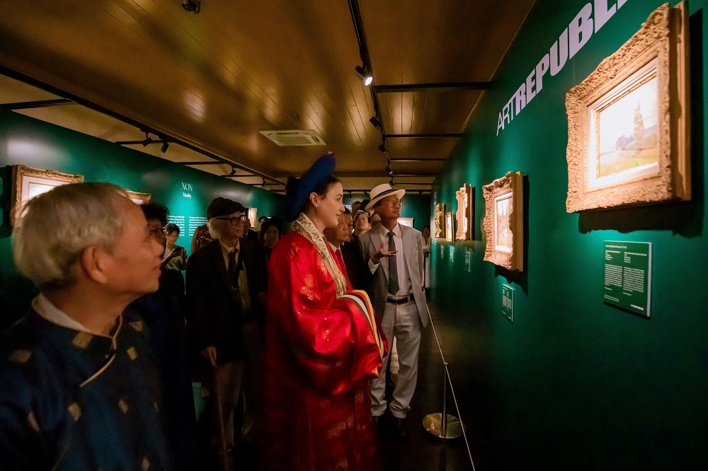 triển lãm, tranh vua Hàm Nghi, độc bản, điện Kiến Trung, Đại Nội Huế, Hậu duệ đời thứ 5 của vua Hàm Nghi, aka Tử Xuân, vị vua yêu nước, triều Nguyễn, lưu đày, Nghệ sĩ hiện đại Việt Nam đầu tiên, cuộc đời vua Hàm Nghi triển lãm, tranh vua Hàm Nghi, độc bản, điện Kiến Trung, Đại Nội Huế, Hậu duệ đời thứ 5 của vua Hàm Nghi, aka Tử Xuân, vị vua yêu nước, triều Nguyễn, lưu đày, Nghệ sĩ hiện đại Việt Nam đầu tiên, cuộc đời vua Hàm Nghi